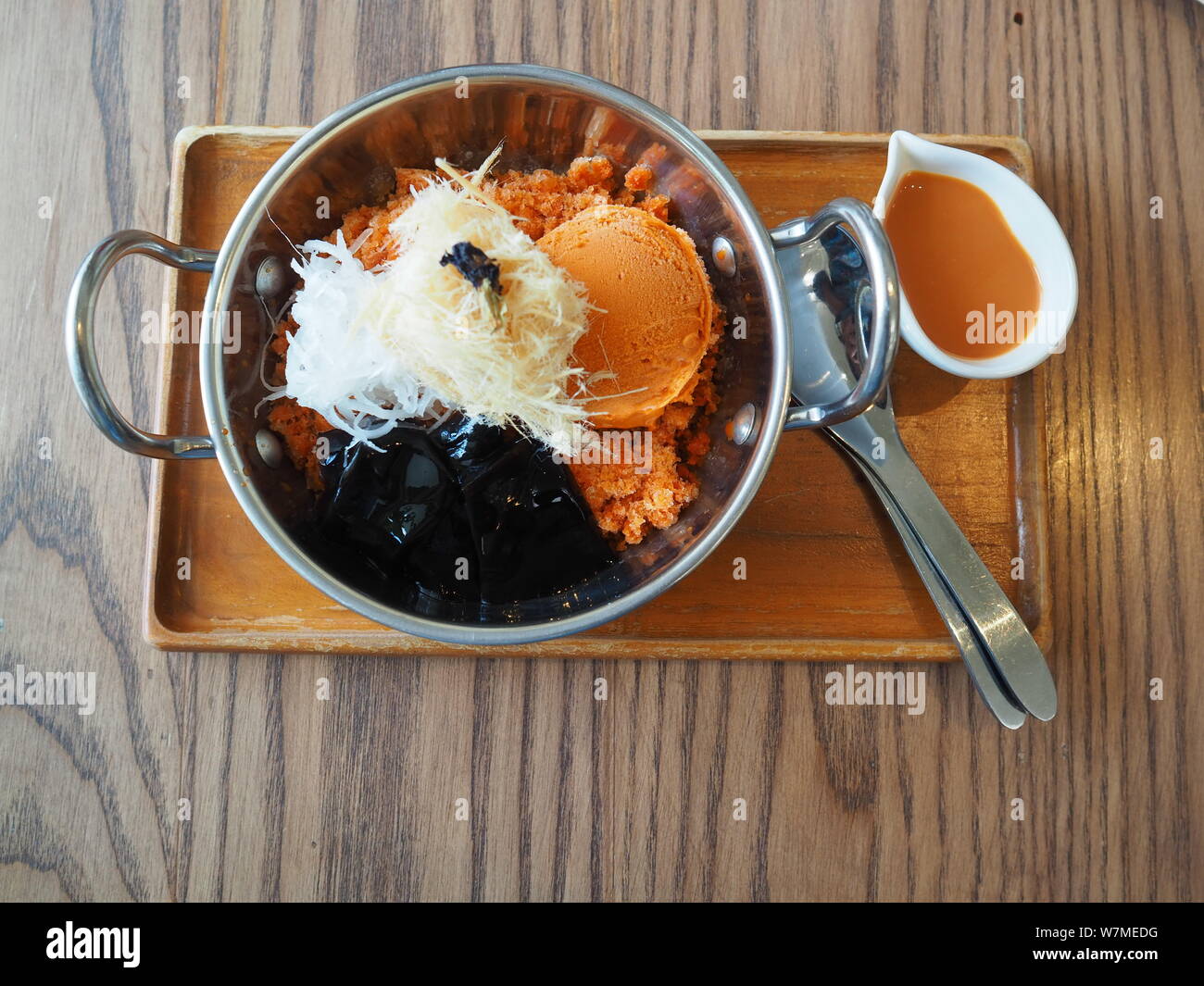 Thai ice tea dessert Stock Photo Alamy