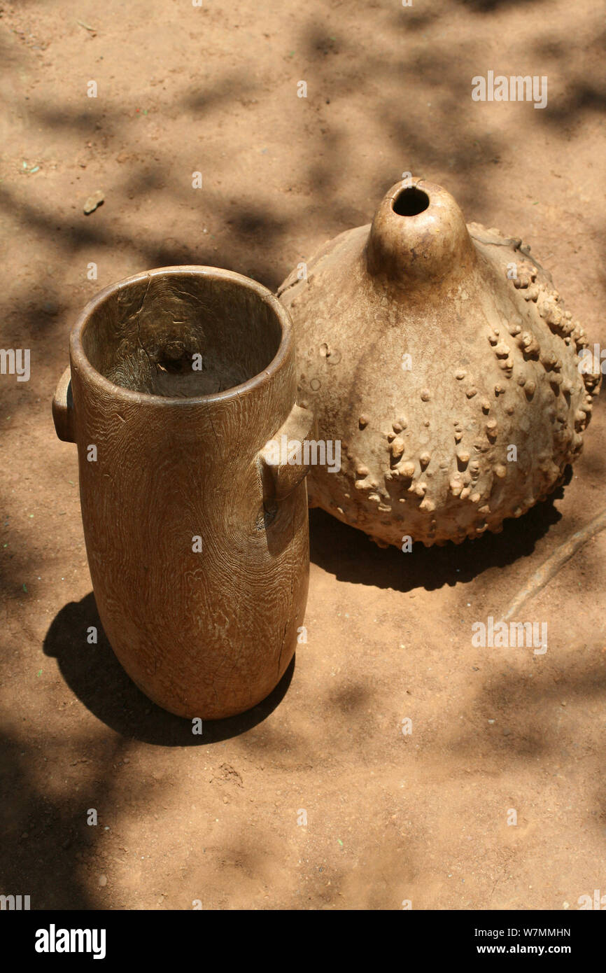 Zulu containers for sale as souvenirs at Shakaland Zulu Cultural Village, Eshowe, Kwazulu Natal, South Africa Stock Photo