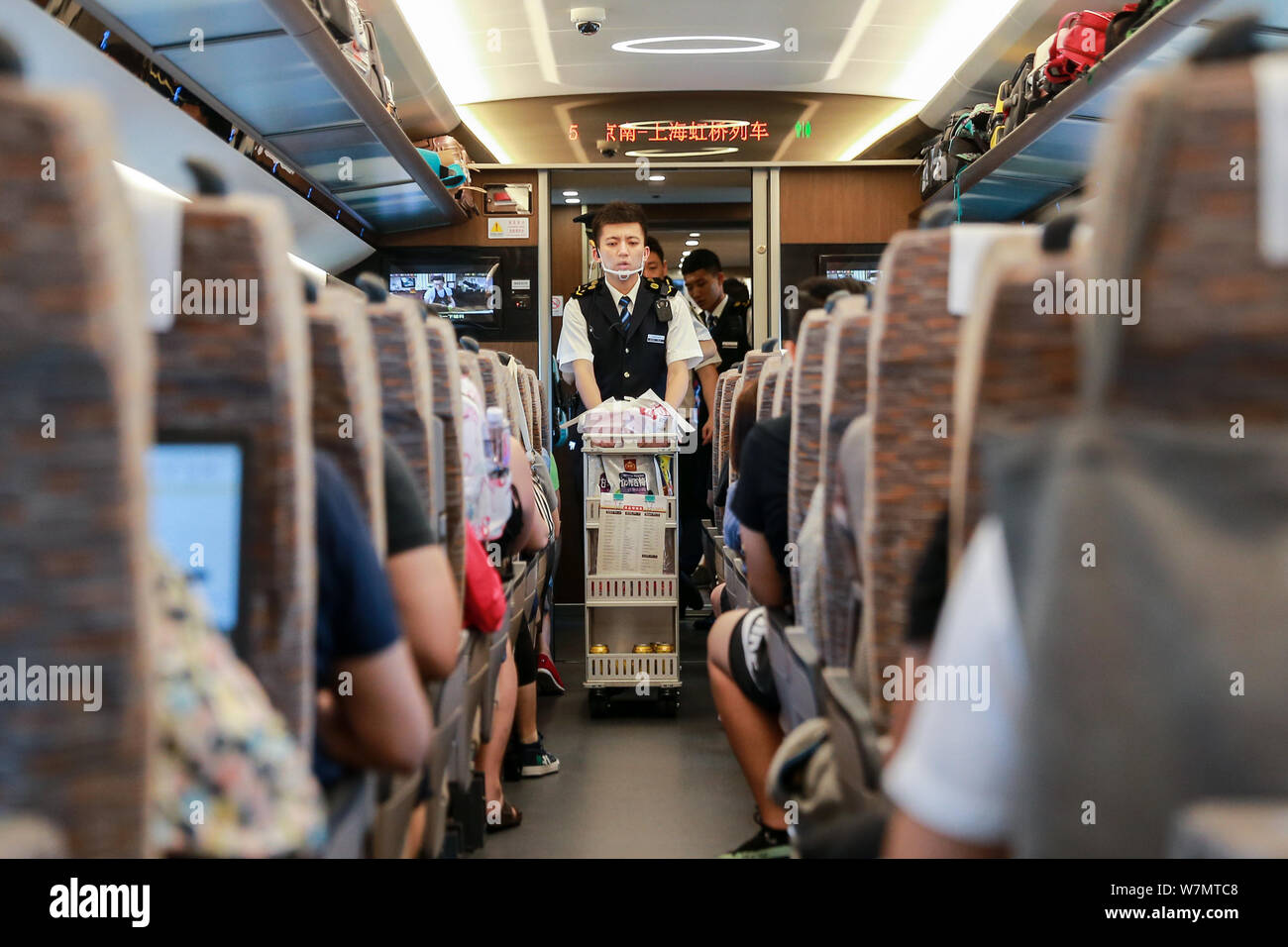 Railway staff deliver the meal to the seat designated by the passenger