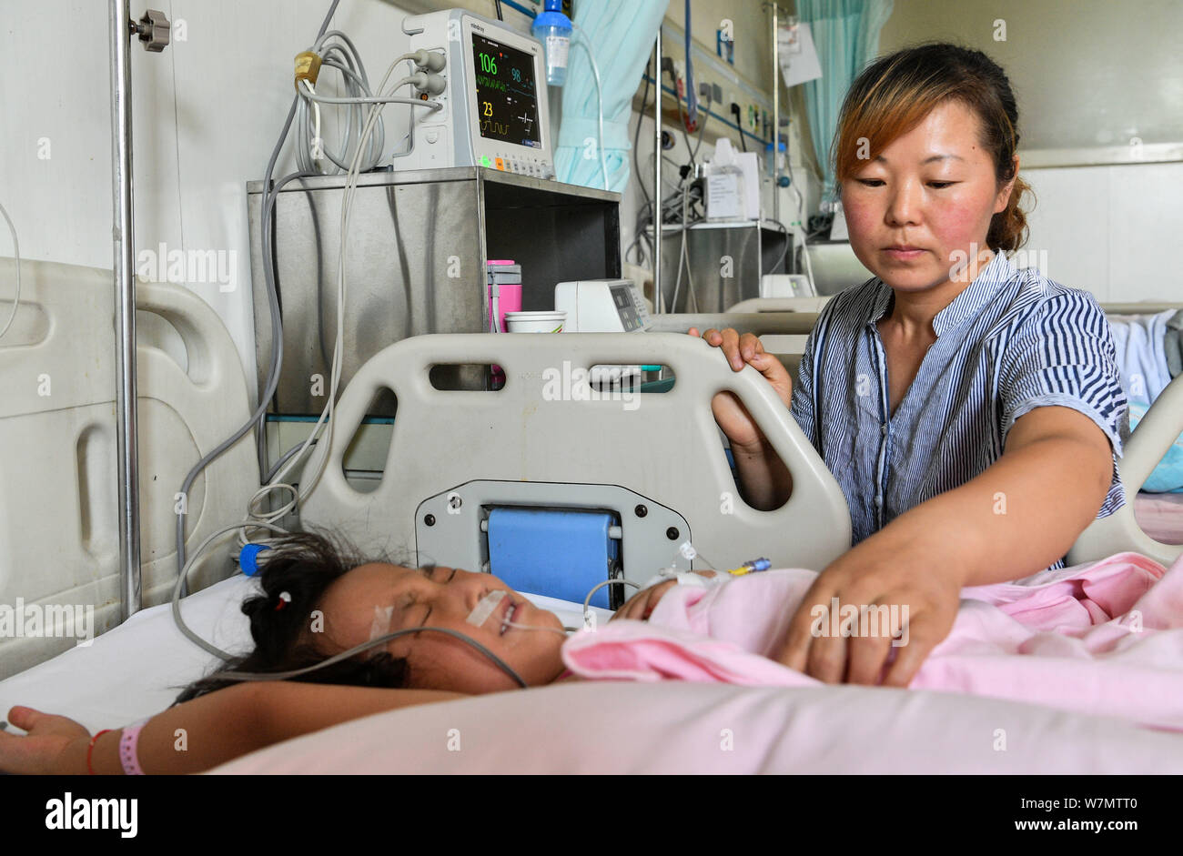 Girl doing backbend hires stock photography and images Alamy