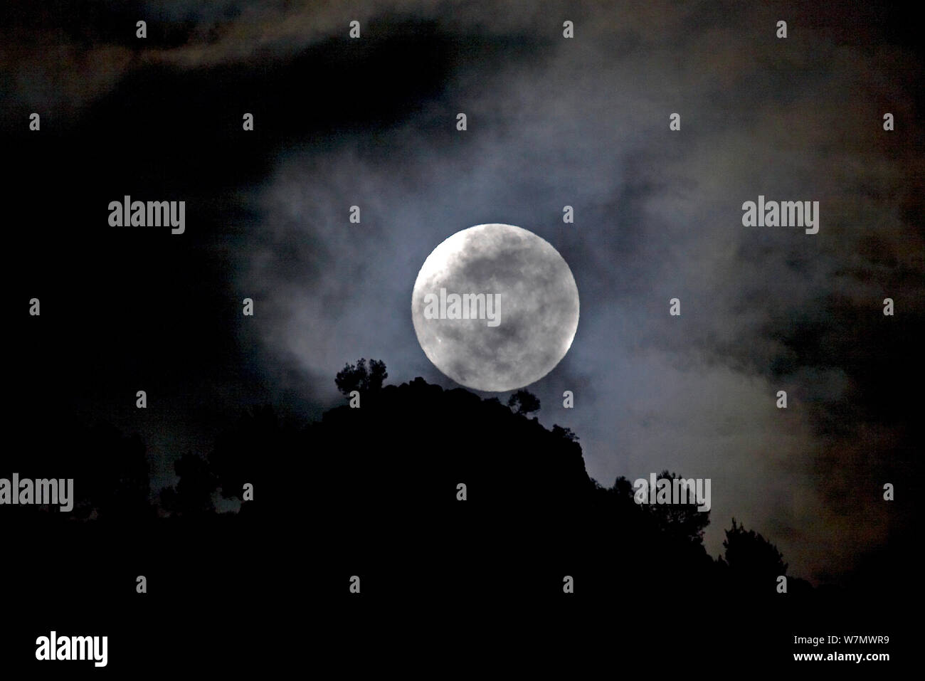 Full Moon Closest To Earth High Resolution Stock Photography And Images Alamy