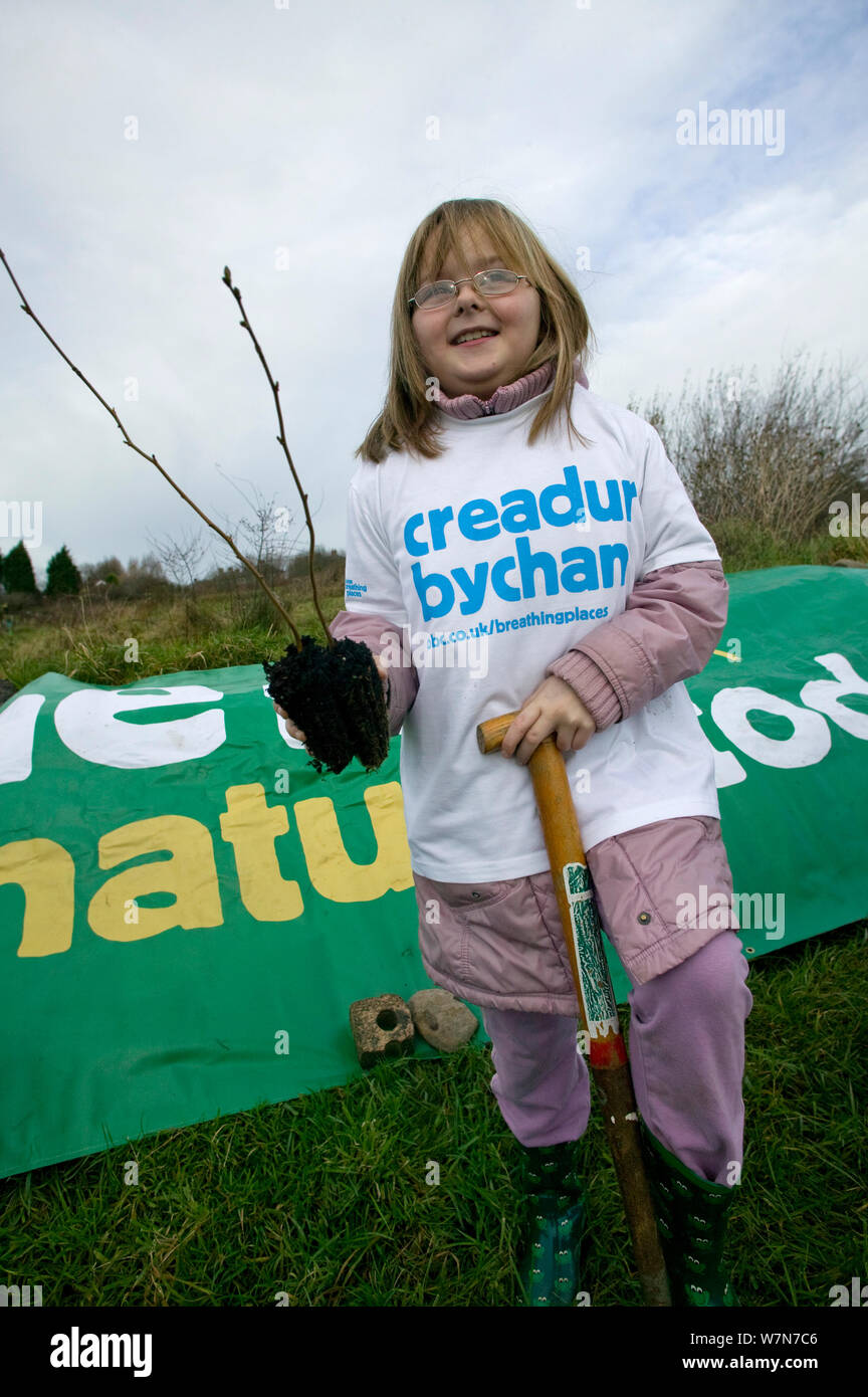 Child planting tree uk hi-res stock photography and images - Alamy