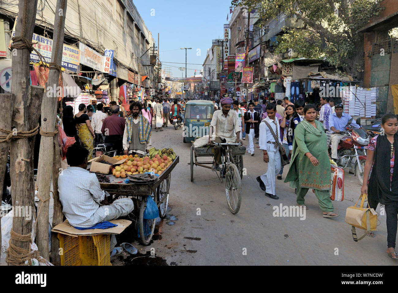 Busy shopping street in Vanarasi / Benares, India Stock Photo