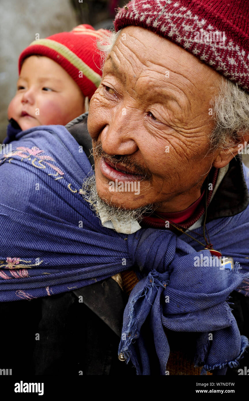 A baby with his grandfather in the village of Samdo (3.690m). Manaslu ...