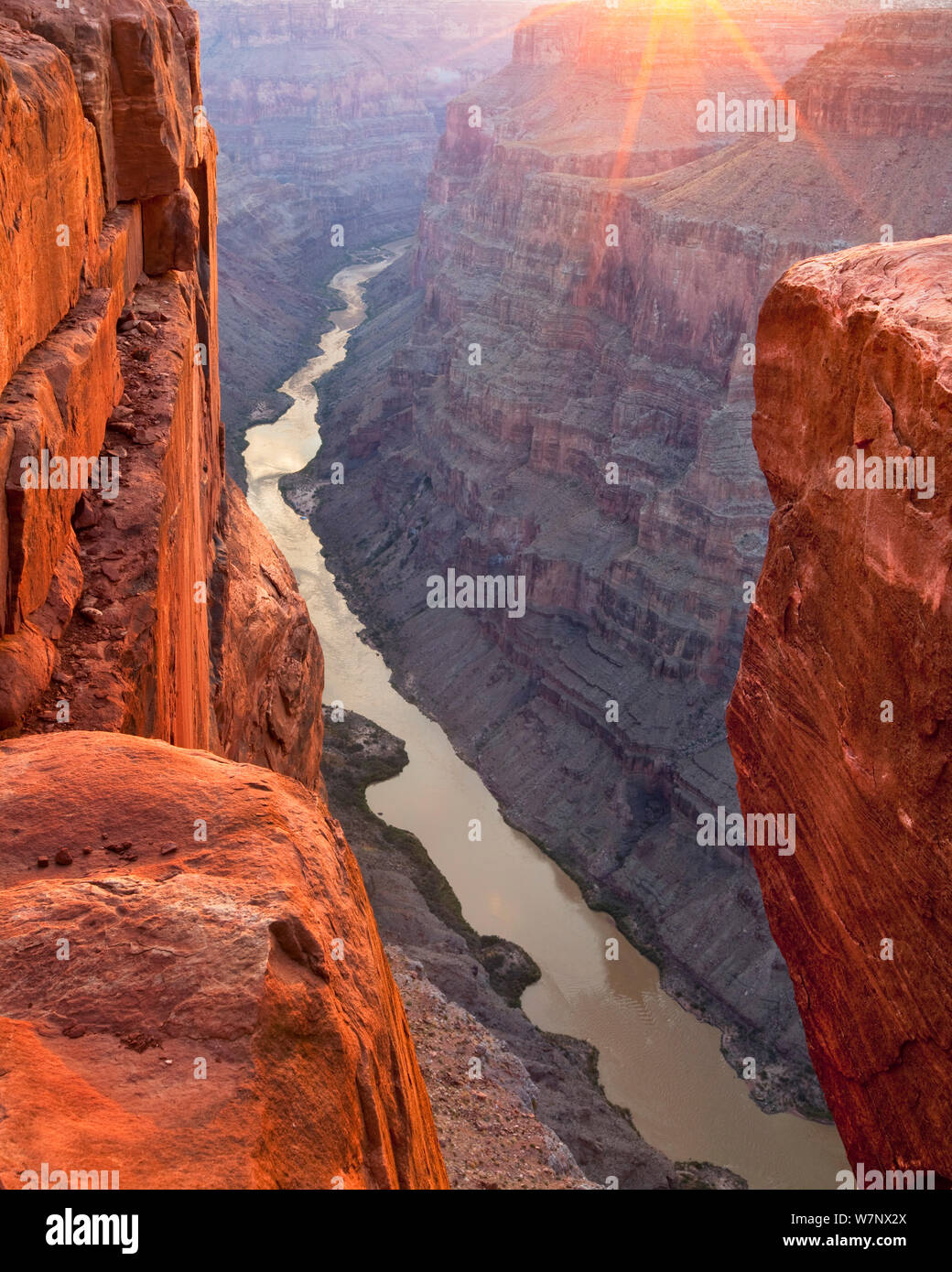 Каньон где. Каньон Данги. Глубина Гранд каньона в США. Каньон Данги Ош. Каньоне ФЬЯДРАР-глюфýр.