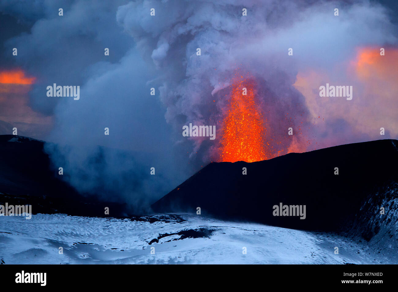 Lava and ash erupting from Plosky Tolbachik Volcano, Kamchatka Peninsula, Russia, 15 December 2012 Stock Photo