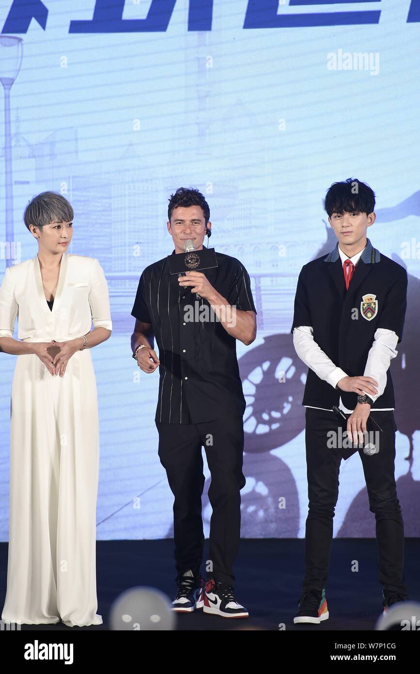 English Actor Orlando Bloom Center And Chinese Actor Wu Lei Right Attend A Press Conference To Promote New Movie S M A R T Chase The Dragon And Stock Photo Alamy