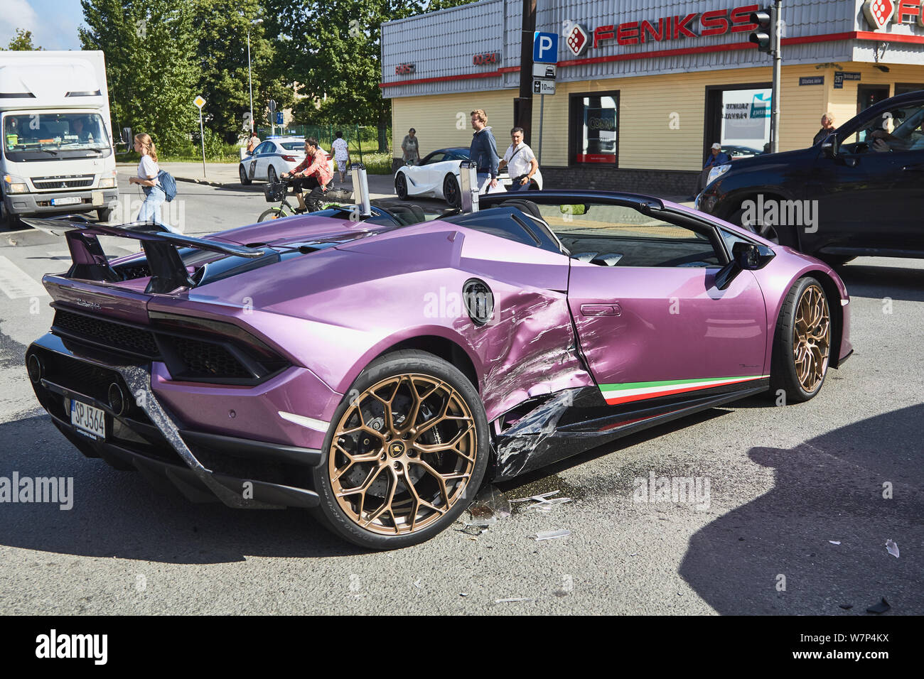 Broken lamborghini hi-res stock photography and images - Alamy