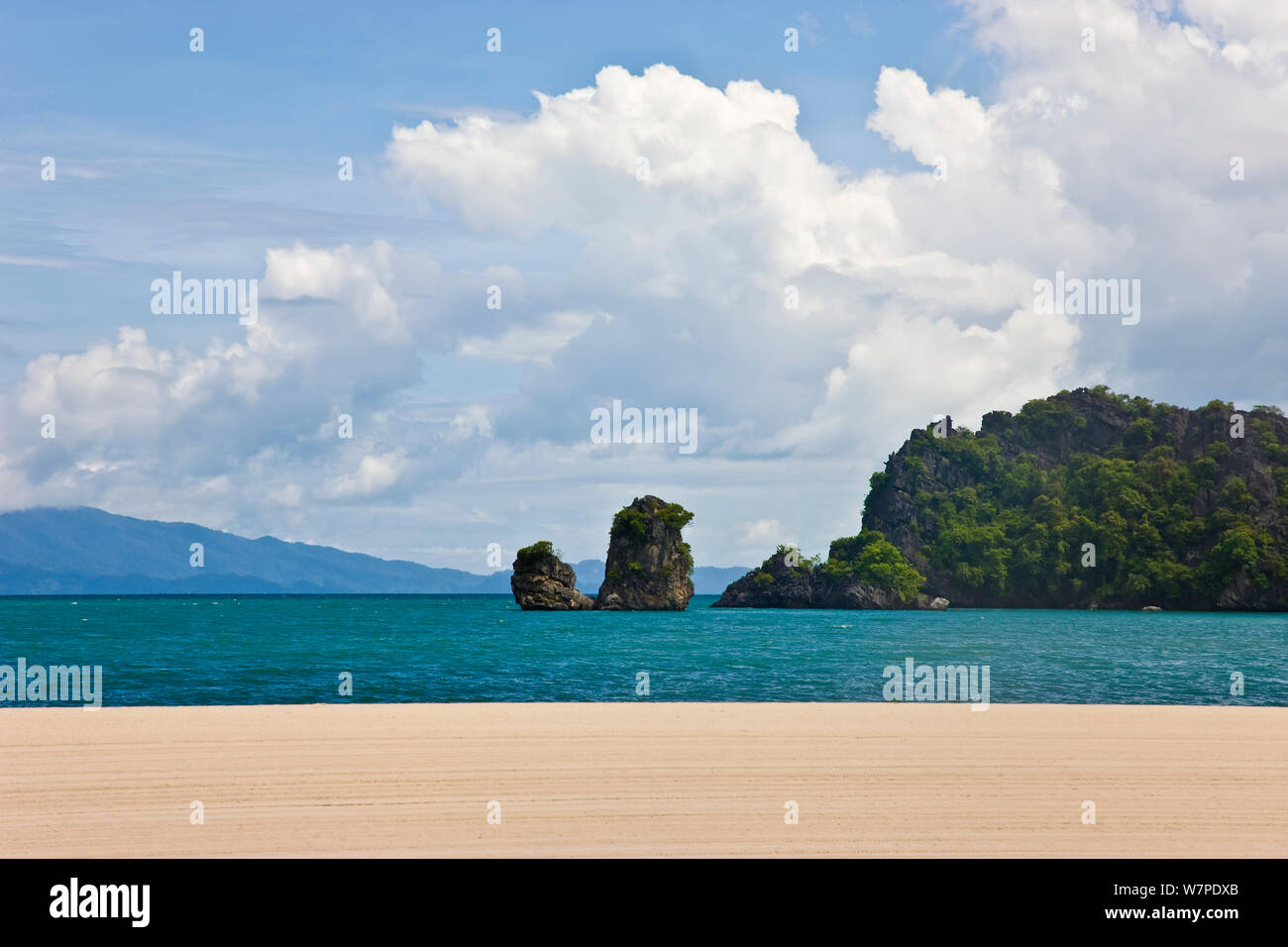 Beach and coastline at Pantai Tanjung Rhu, Pulua Langkawi, Langkawi ...