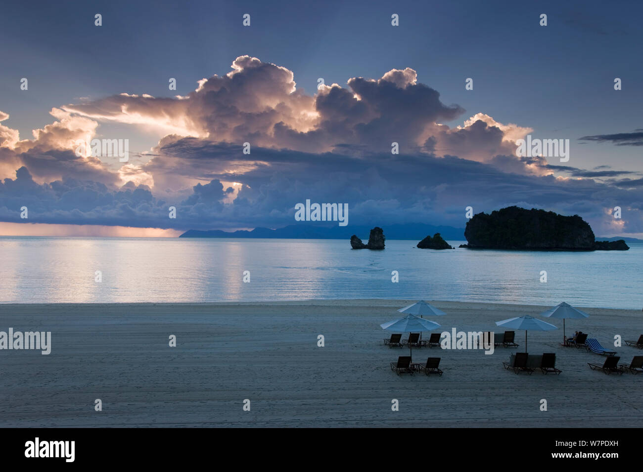 Beach and coastline at Pantai Tanjung Rhu at dusk, Pulua Langkawi, Langkawi Island, Malaysia 2008 Stock Photo