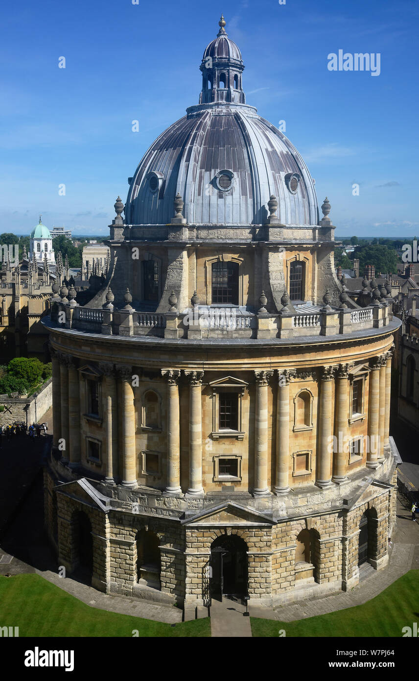 Library In Oxford England, Oxford, Bodleian Library, Radcliffe Camera, view from St Mary ...