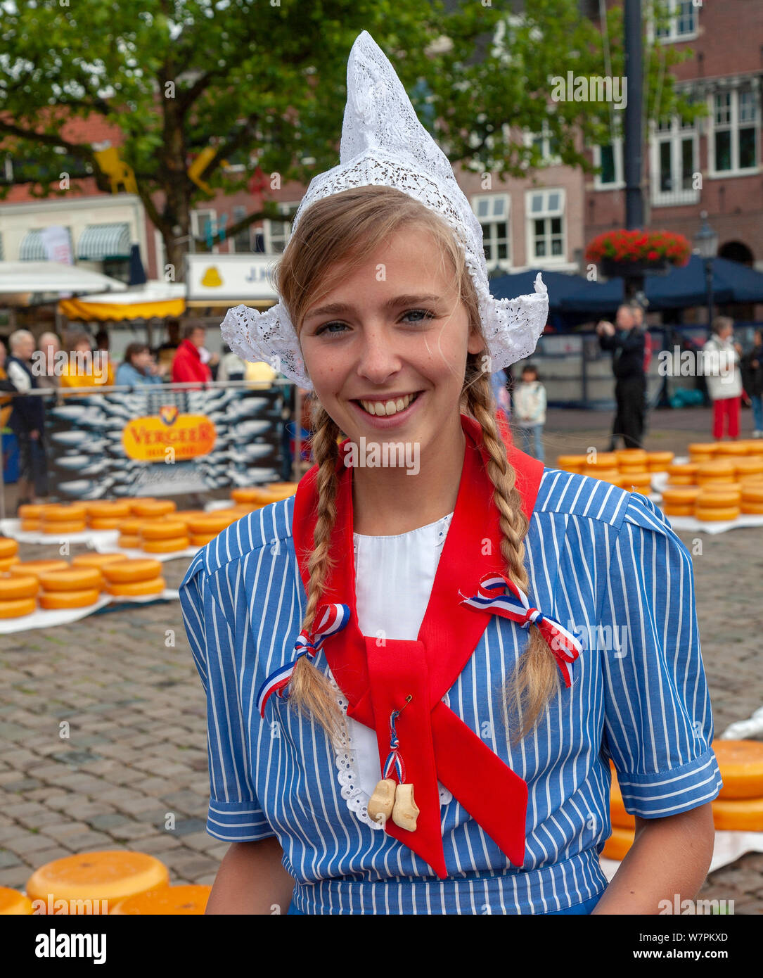 Traditional dutch girl hi-res stock photography and images - Alamy