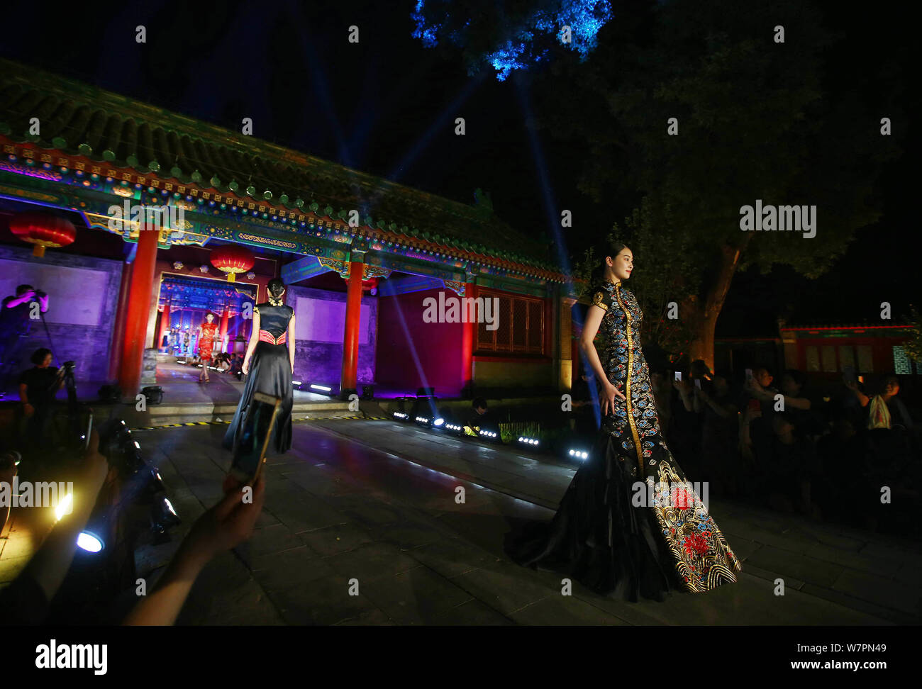 Models display new creations during a dress show combining traditional and contemporary styles at Prince Gong's Mansion (Gong Wang Fu) in Beijing, Chi Stock Photo
