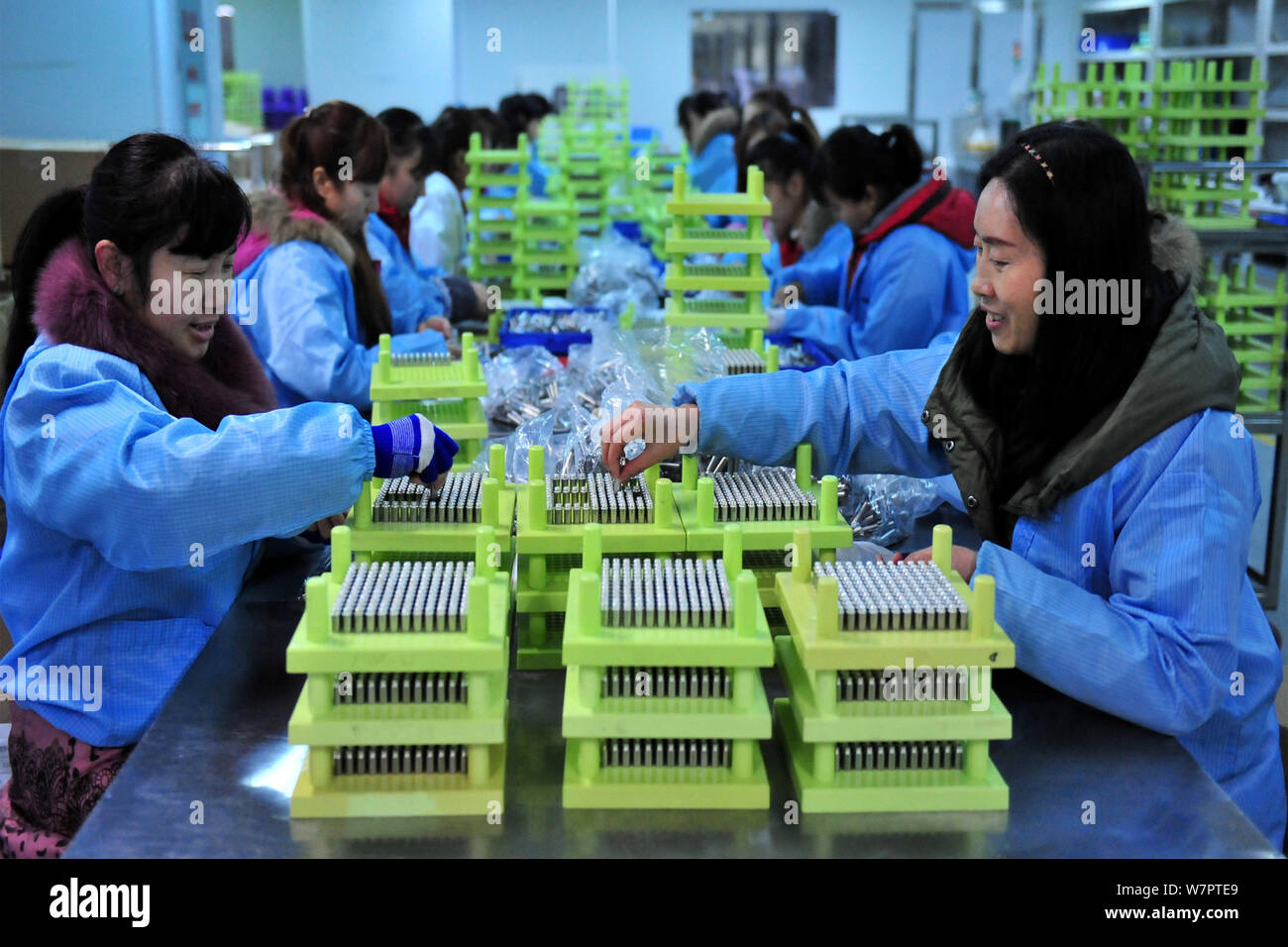 Female Chinese workers check the components of e-cigarette to be exported  to America and Japan at an e-cigarette factory in Yichang city, central  Chin Stock Photo - Alamy