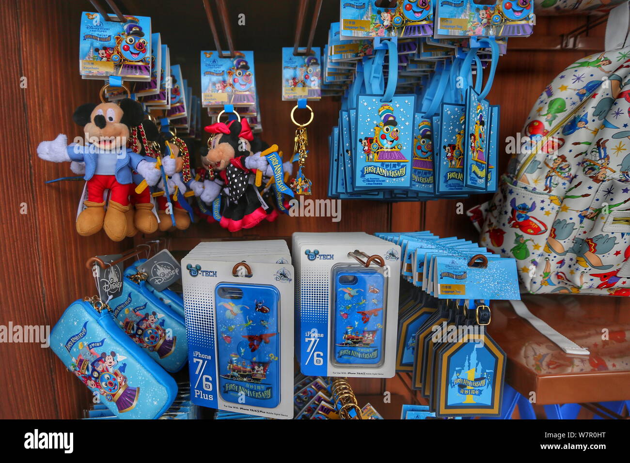 Disney Parks Shanghai Disney Resort 1st Anniversary‎ Limited Edition NWT Guide to the Shanghai Disney Resort 10th Anniversary  main image 4