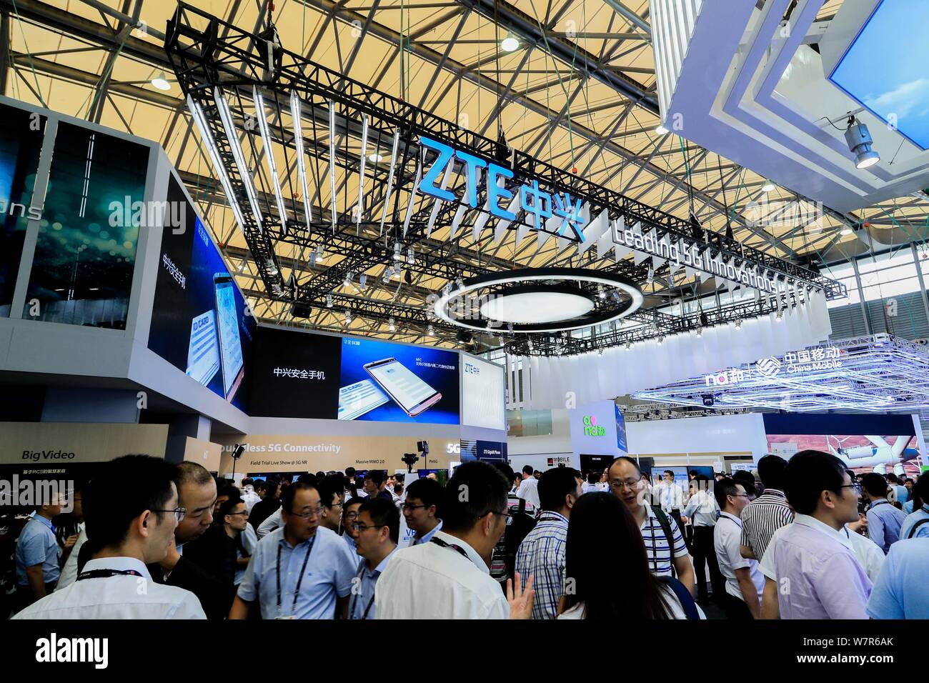 Visitors crowd the stand of ZTE during the 2017 Mobile World Congress (MWC) in Shanghai, China, 28 June 2017.   The Mobile World Congress 2017 opened Stock Photo
