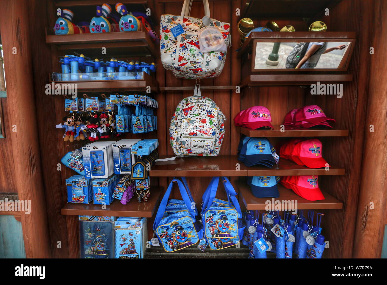 Disney Parks Shanghai Disney Resort 1st Anniversary Limited‎ Edition NWT Limited edition souvenirs released to mark the 1st  main image 2