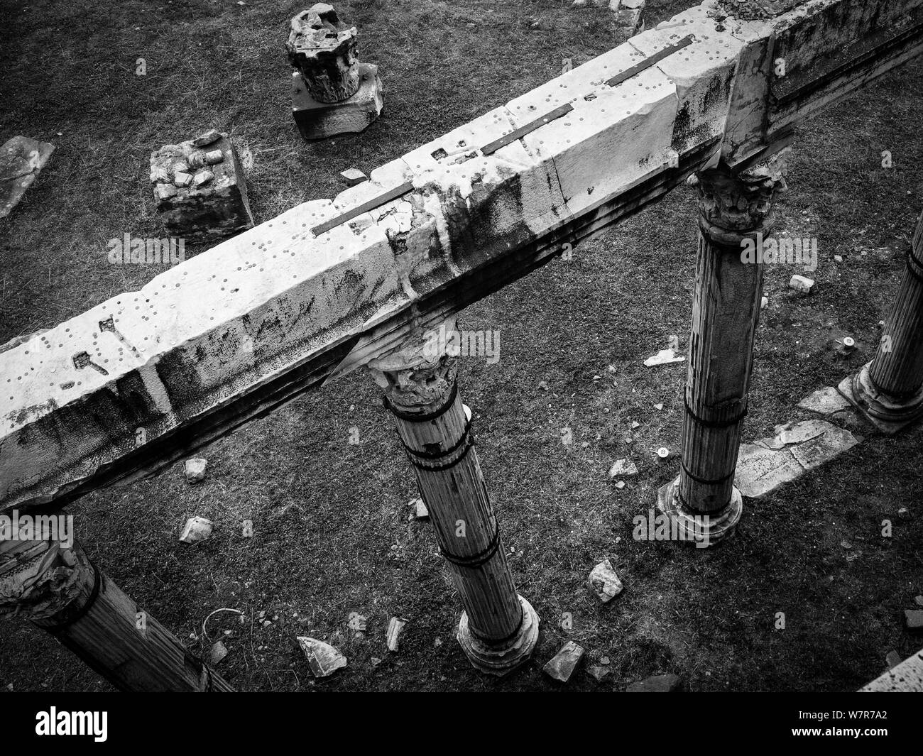 Forum romanum columns Black and White Stock Photos & Images - Alamy