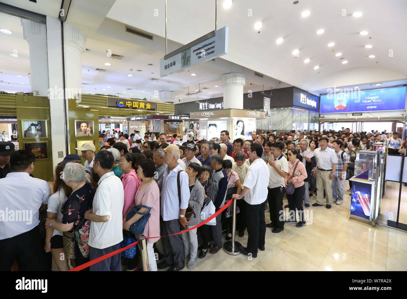 Customers queue up to shop at the 81-year-old Shanghai No. 1 Department ...