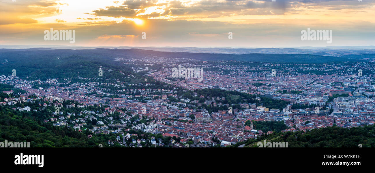Green roof city aerial hi-res stock photography and images - Alamy