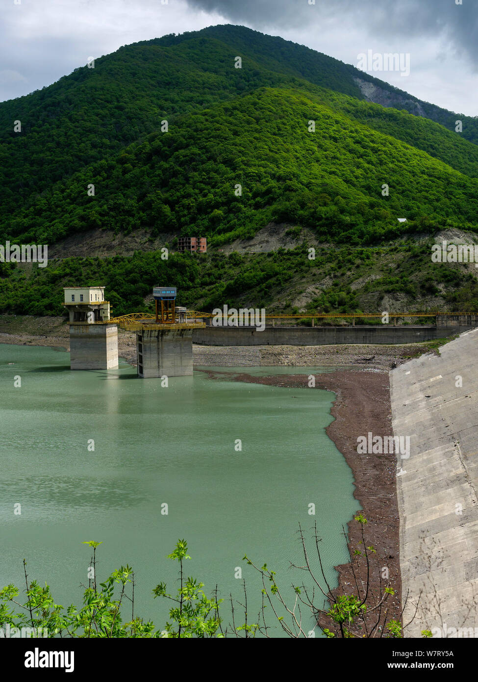 Shimali reservoir of Aragvi river at Geogian Military Road , Mzcheta-Mtianeti, Georgia, Europe Stock Photo
