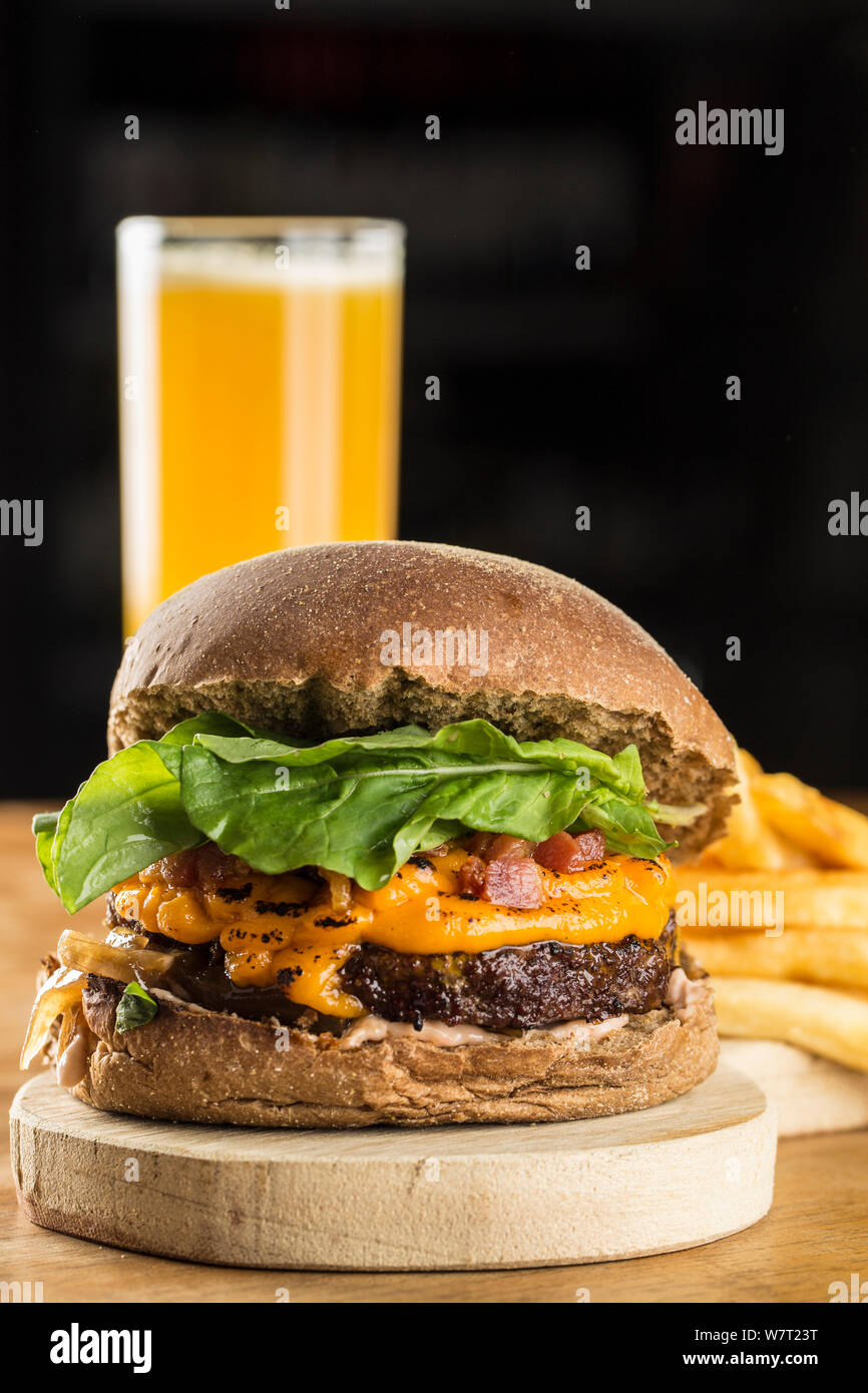 Hamburguer and fries hi-res stock photography and images - Alamy