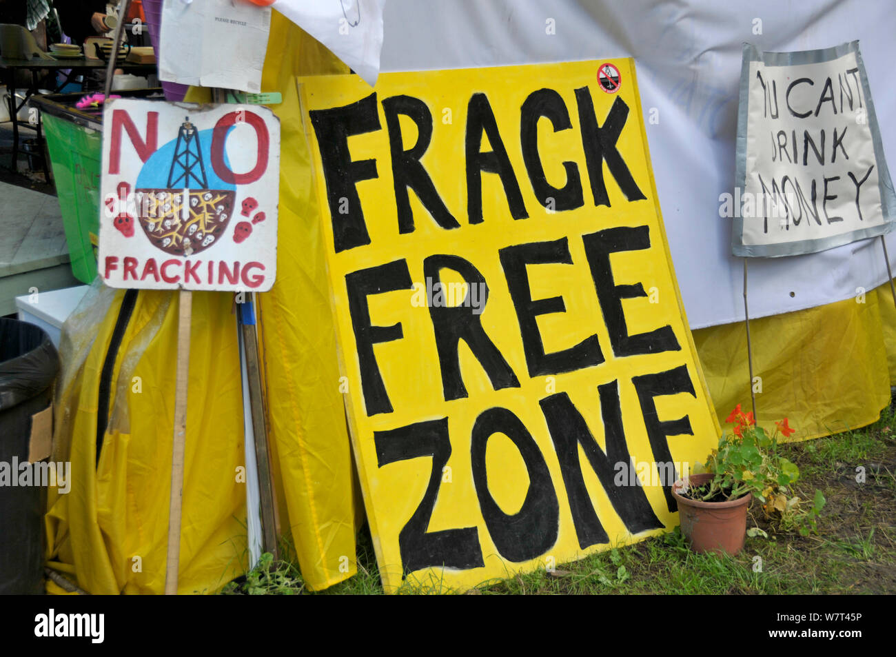 Anti-fracking protest signs, Balcombe, West Sussex, England. 19th August 2013. Stock Photo