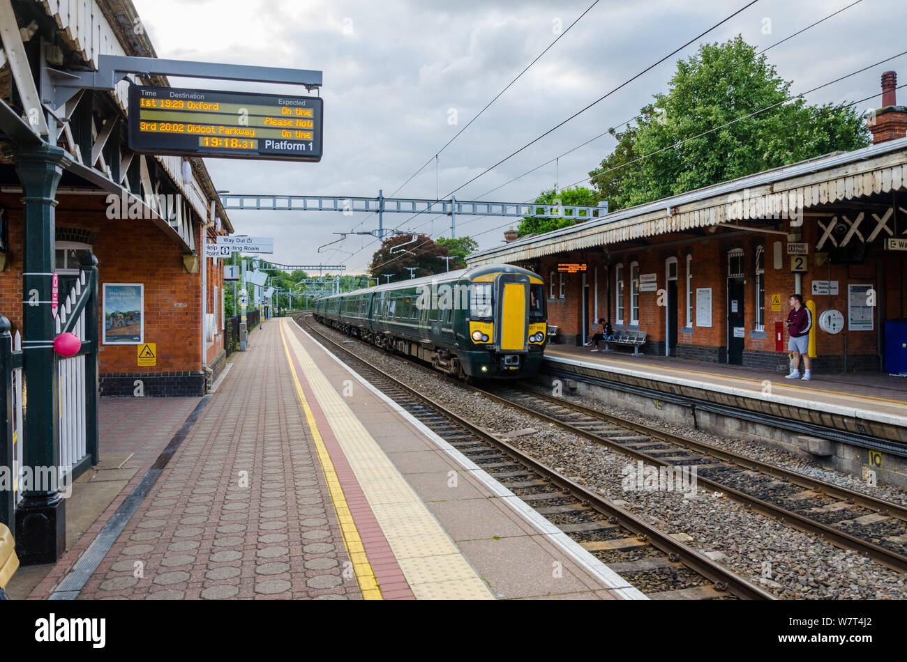 A train arrives into Pangbourne Station in West Berkshire, UK Stock