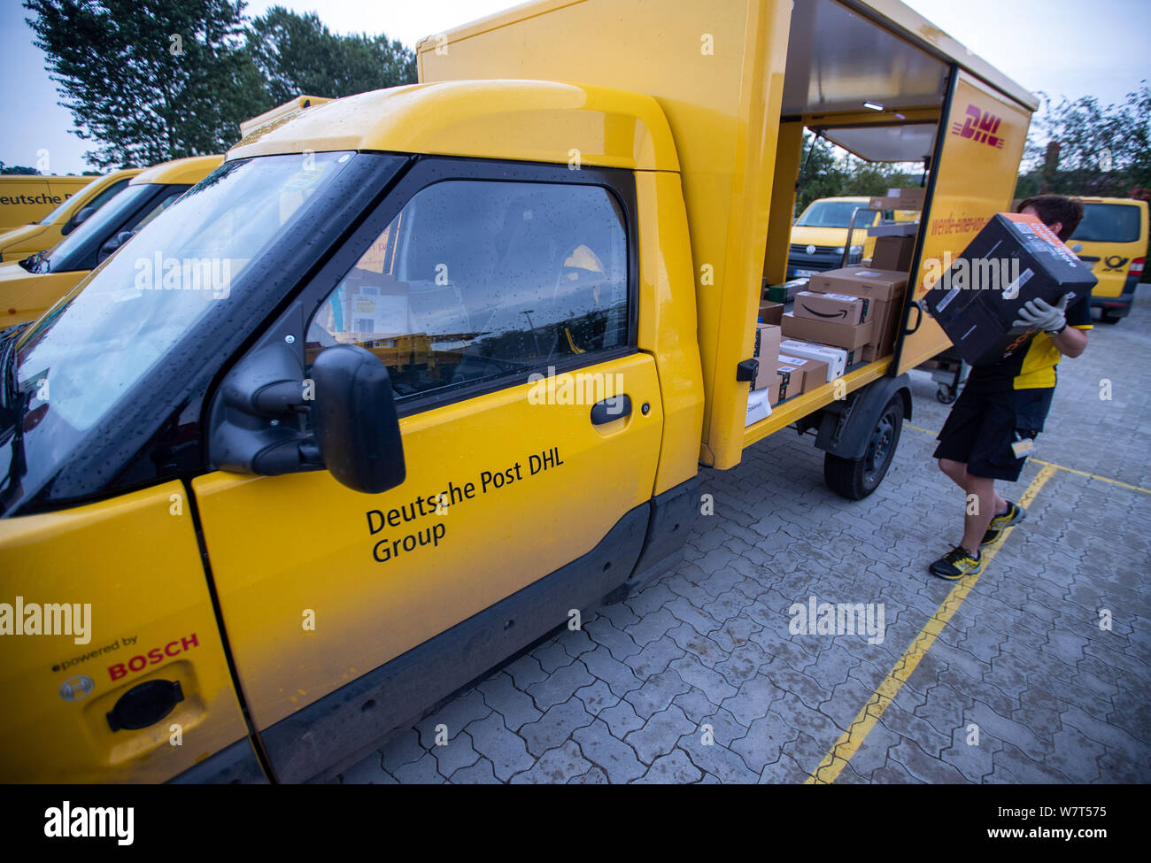 Dhl electric vehicle hi-res stock photography and images - Page 3 - Alamy