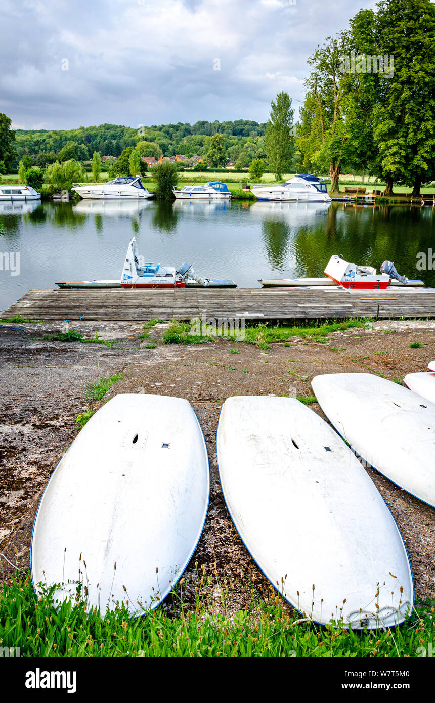 Boats laid on the ground alongside the RIver Thames at Pangbourne Railway station in West Berkshire, UK Stock Photo