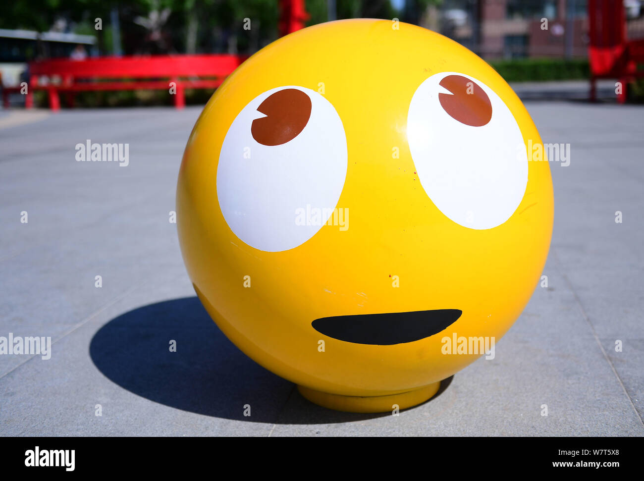 Stone emoji hi-res stock photography and images - Alamy