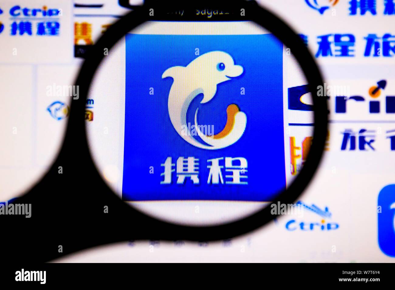 --FILE--A netizen looks at logos of Chinese online travel agency Ctrip ...