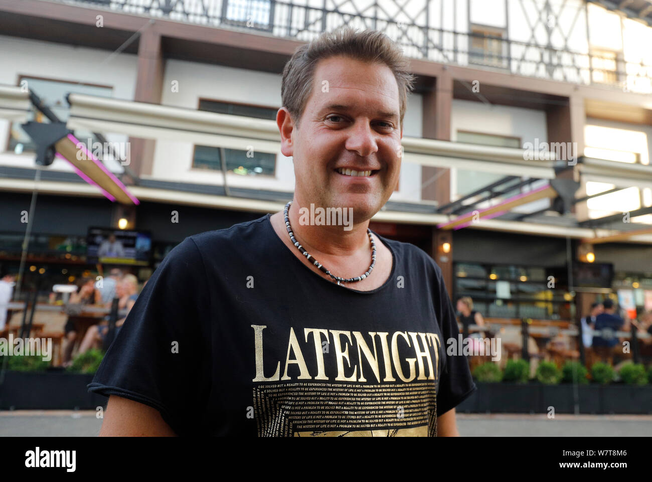 Palma, Spain. 23rd July, 2019. The German singer Peter Wackel stands in the  beer king. He is one of the most famous German singers at Playa de Palma.  Your fans know all