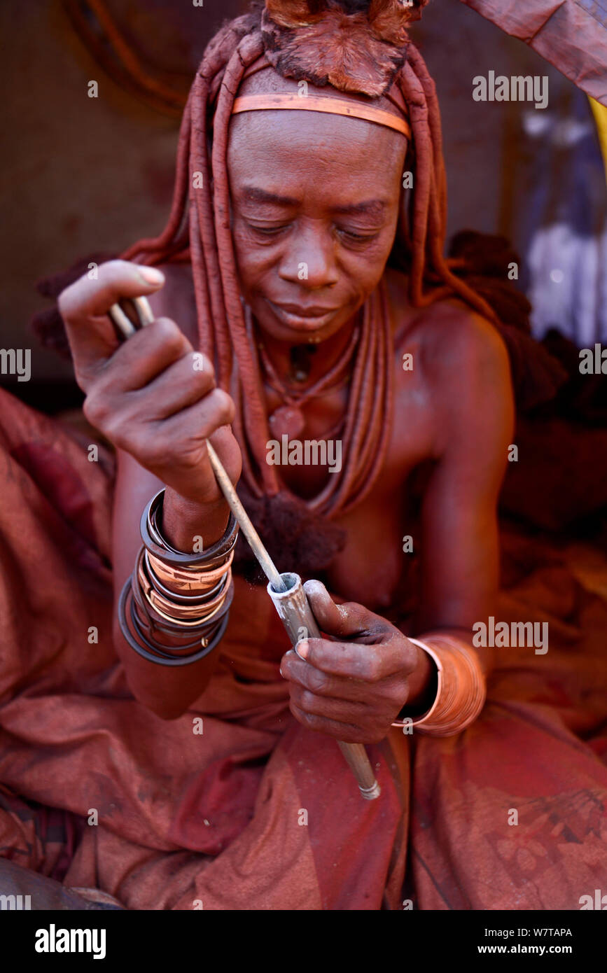 snorted tobacco Nasal snuff hi-res stock photography and images