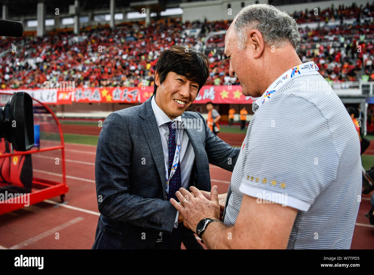 Head coach Luiz Felipe Scolari of China's Guangzhou Evergrande F.C., right, shakes hands with head coach Seo Jung-won of South Korea's Suwon Samsung B Stock Photo