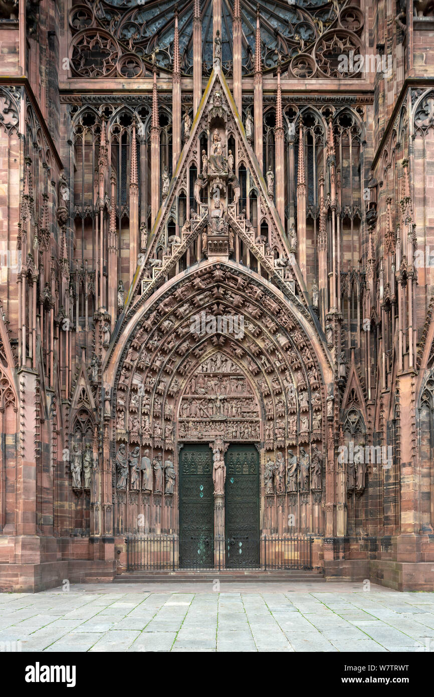 Straßburger Münster, Cathédrale Notre-Dame de Strasbourg, Westfassade, Mittleres Portal Stock Photo