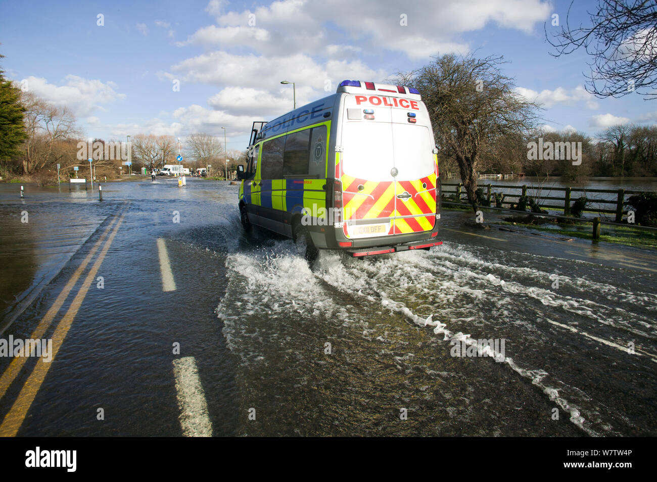 Police van driving through February 2014 floods. Chertsey, Surrey, England, UK, 16th February 2014. Stock Photo