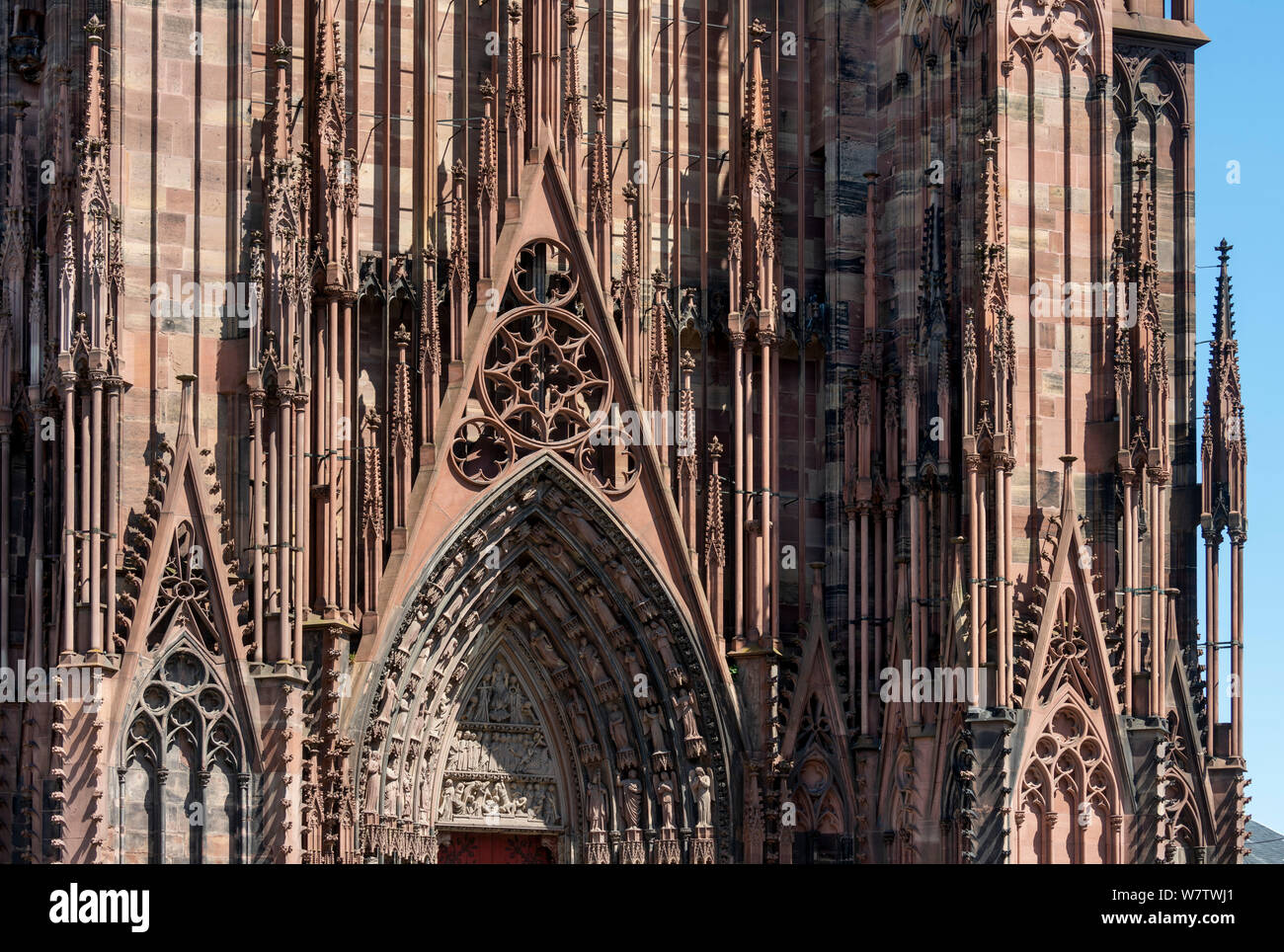 Straßburger Münster, Cathédrale Notre-Dame de Strasbourg, Westfassade, Wimperge Stock Photo