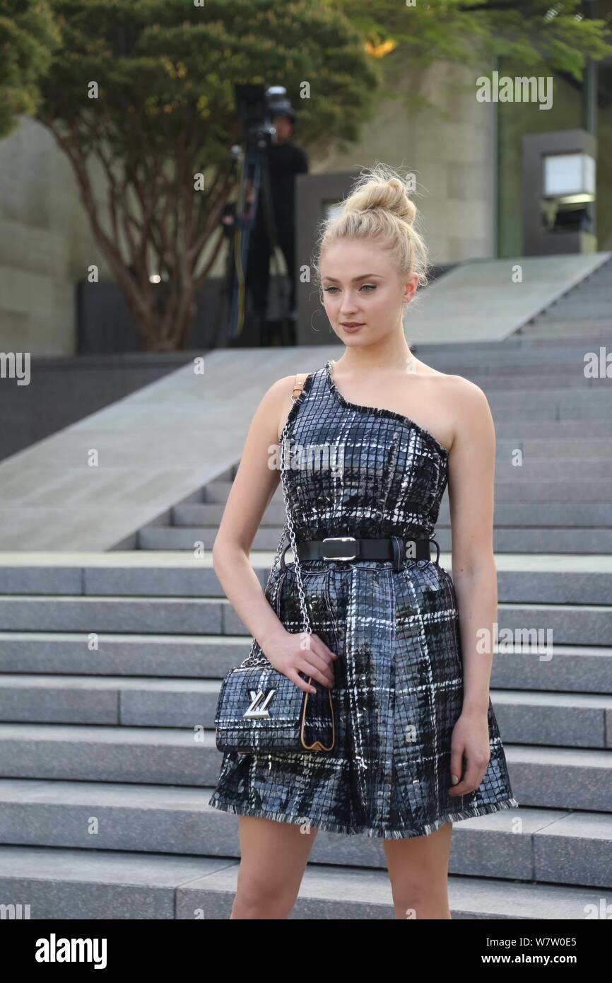 English actress Sophie Turner poses as she arrives at Louis Vuitton Cruise  2018 Collection Show in Tokyo, Japan, 14 May 2017 Stock Photo - Alamy