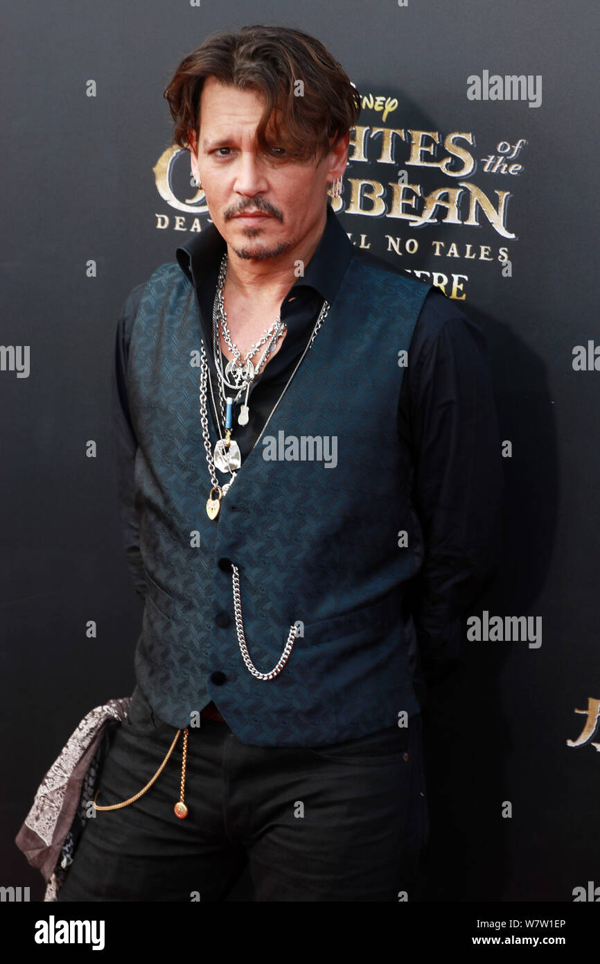 31+ Johnny Depp New Pirates Of The Caribbean Movie what fragrance does johnny depp wear