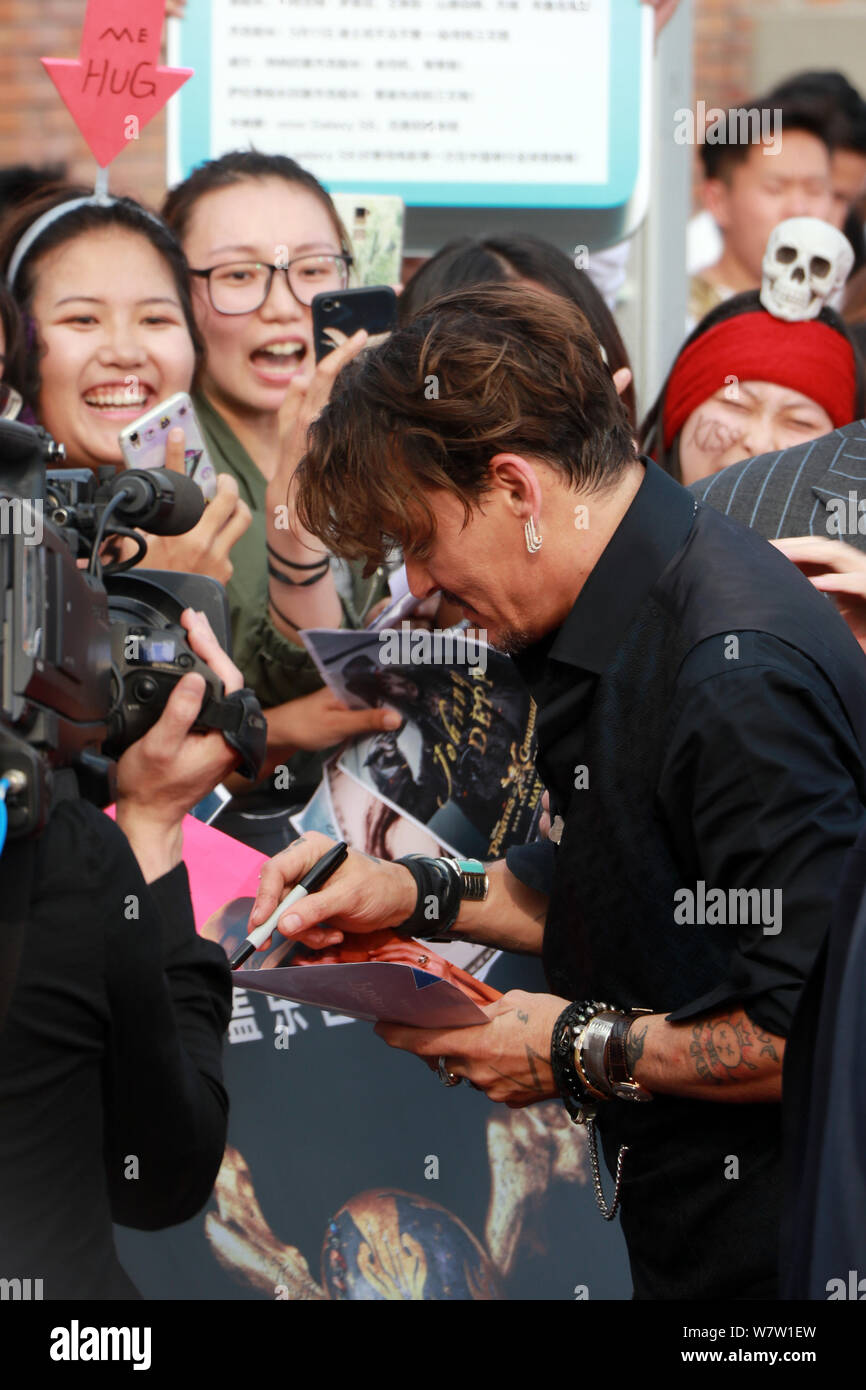 Johnny depp fans hi-res stock photography and images - Alamy