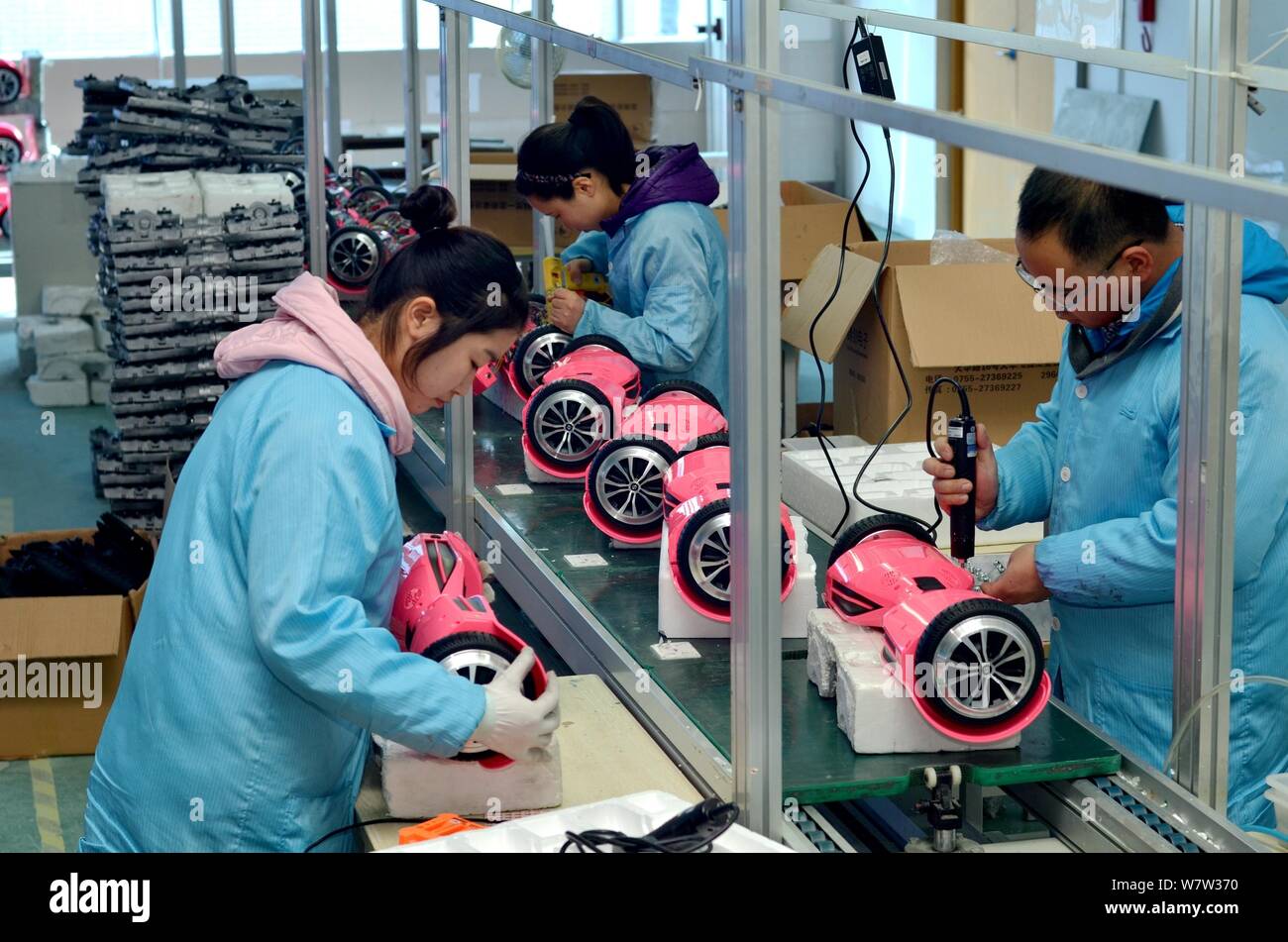 Assembly line balancing hi-res stock photography and images - Alamy