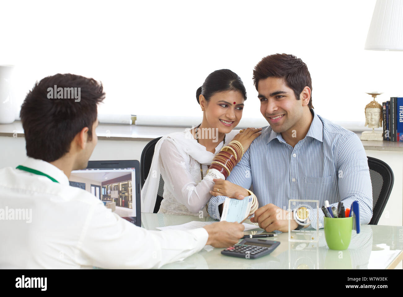 Bank cheque teller hi-res stock photography and images - Alamy
