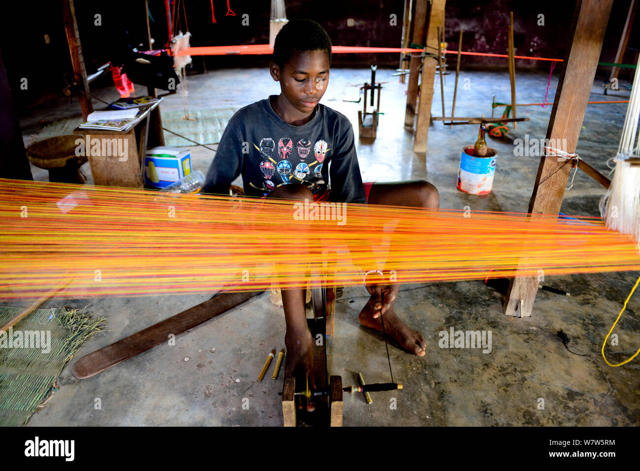 African weaving loom hires stock photography and images Alamy