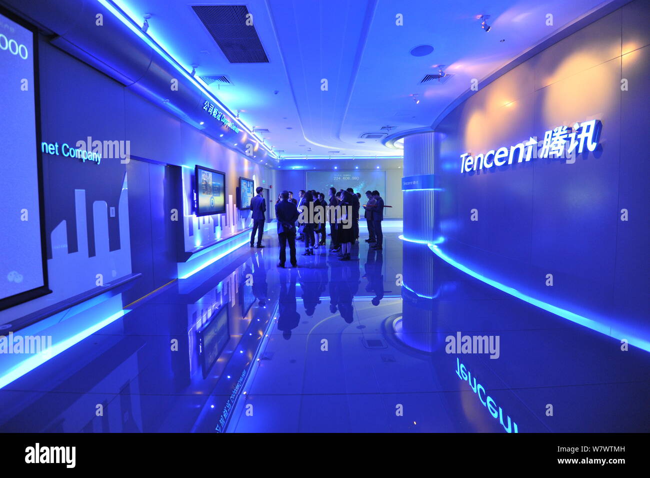 --FILE--People visit the headquarters of Tecent in Shenzhen city, south China's Guangdong province, 29 November 2016.    Tencent will invest US$200 mi Stock Photo