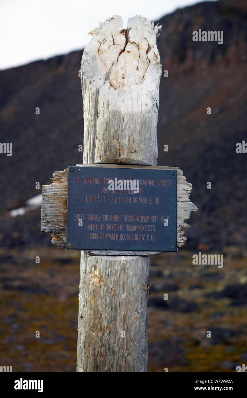 Sign indicating where Hjalmar Johansen and Fridtjof Nansen overwintered in Arctic Russia, during Fram Expedition, 1895-96, Franz Josef Land, Russia, July 2004. Stock Photo