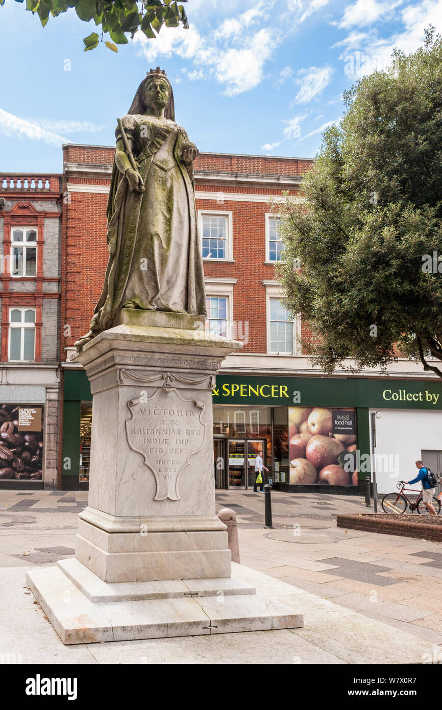 Queen Victoria statue, Reading, Berkshire, England, GB, UK Stock Photo