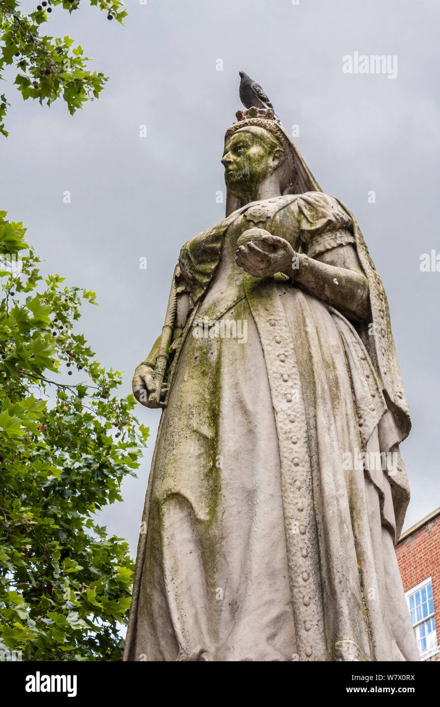 Queen Victoria statue, Reading, Berkshire, England, GB, UK Stock Photo