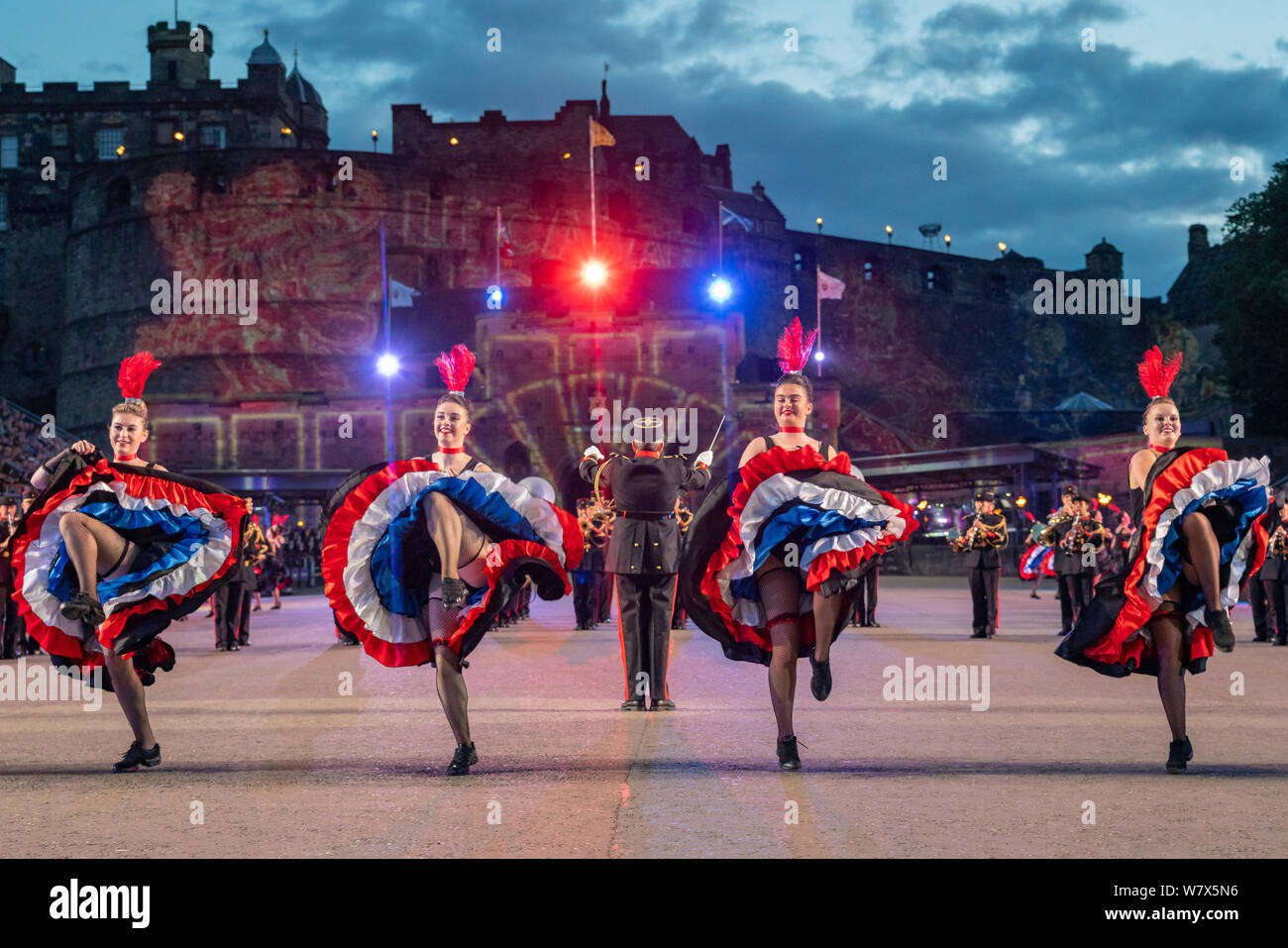 Can can dancers france hi-res stock photography and images - Alamy