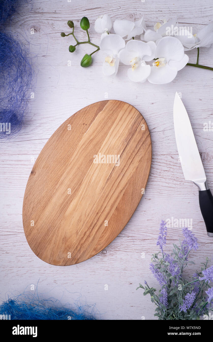 Premium Photo  Empty round kitchen wooden cutting board in brown color on  a dark textured concrete background